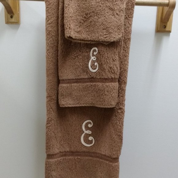Monogrammed 'E' Brown Towel Set - Picture 2 of 5